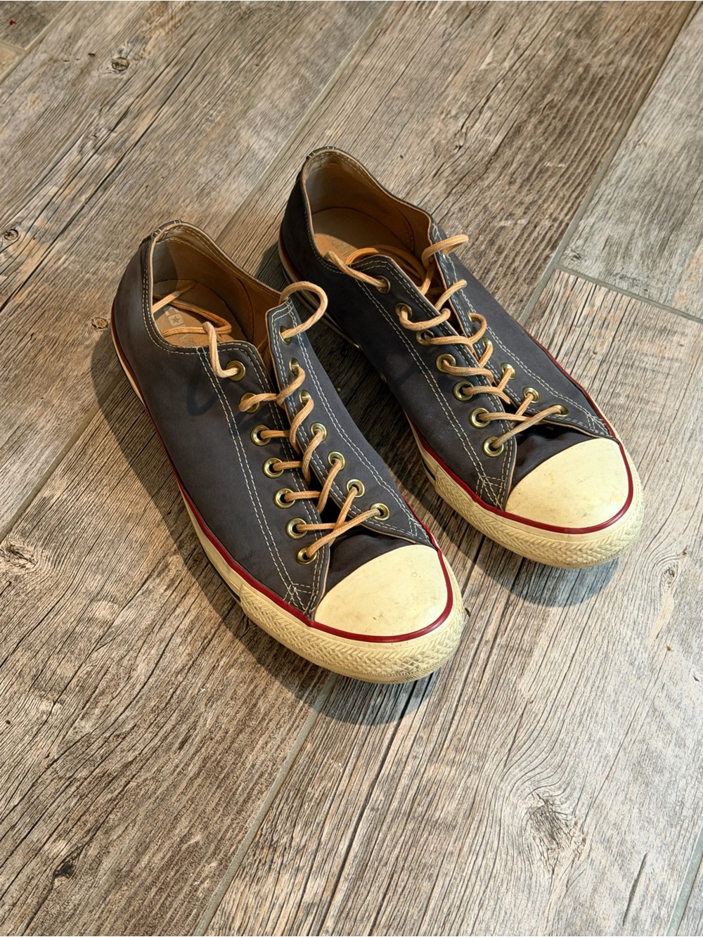 Casual Low-Top Canvas Sneakers in Blue with Cream Toe